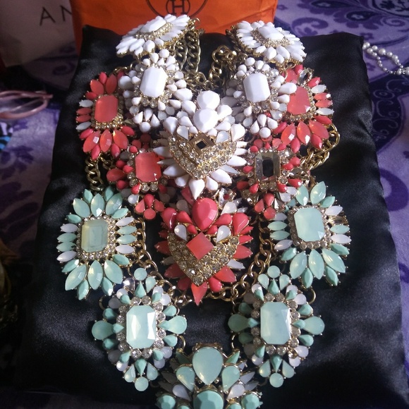 3pc necklace. Some stones are missing - Picture 2 of 4